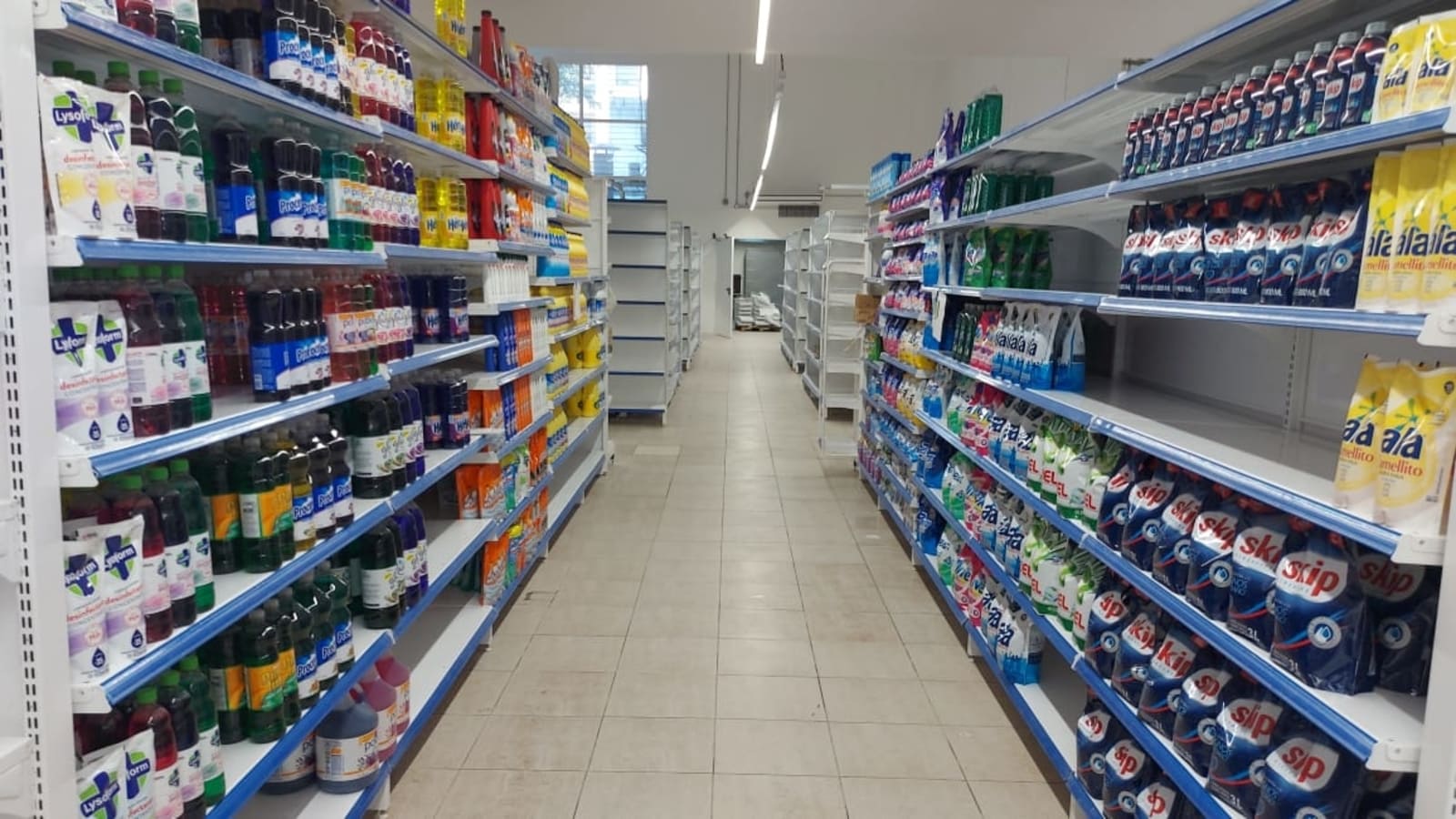 Foto armado sucursal 24